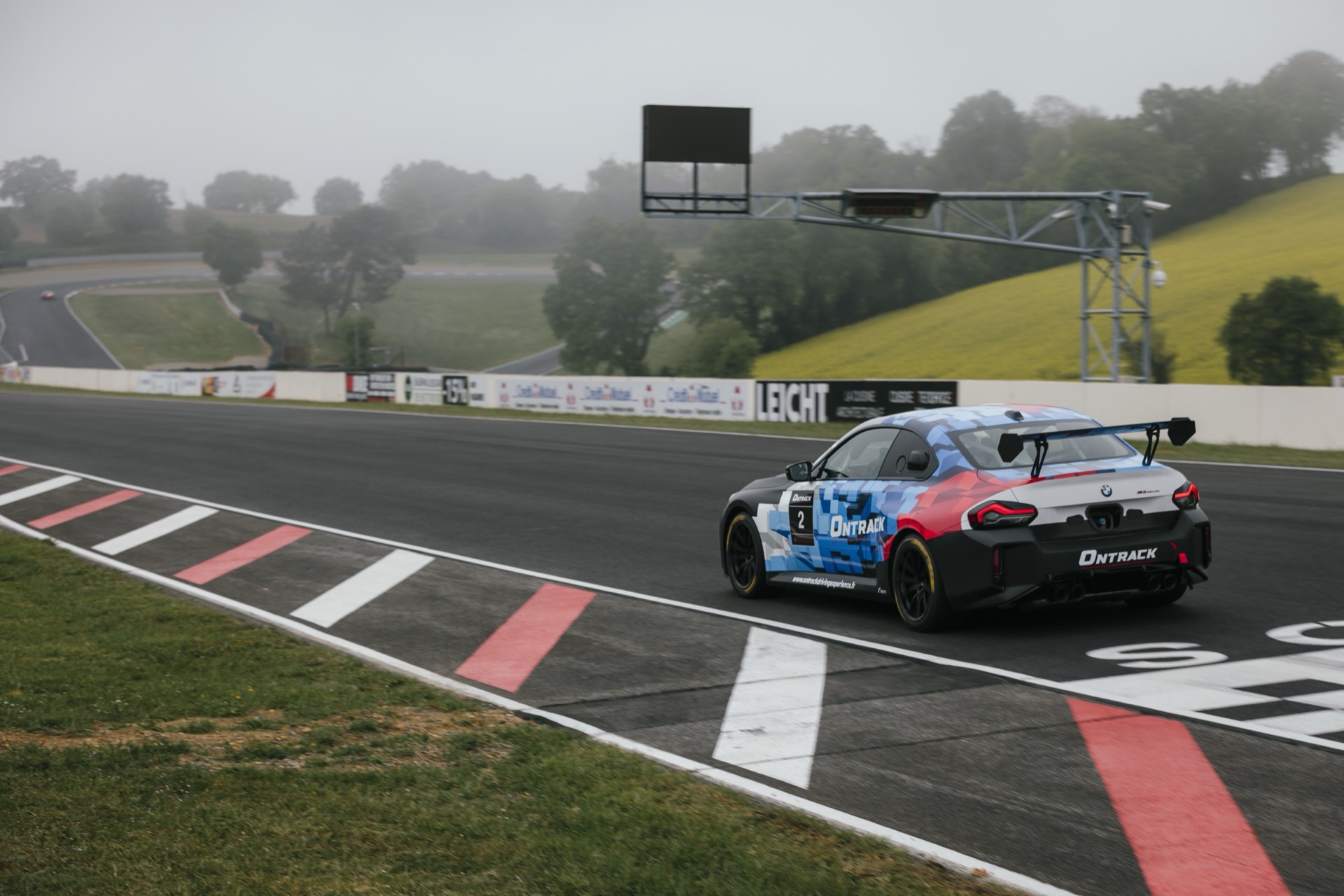 BMW ONTRACK en pleine action sur circuit